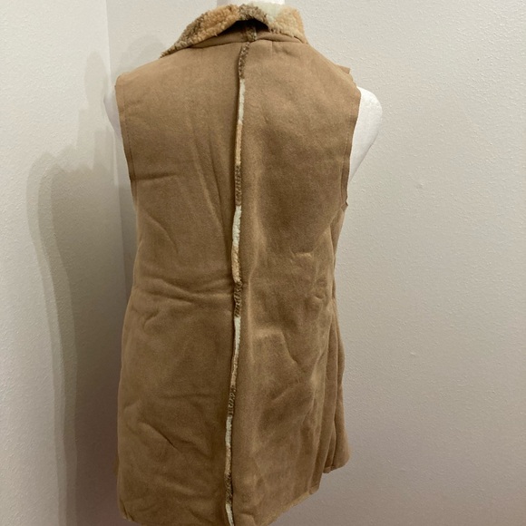 NWOT Glitzy Girlz Tan & Brown Open Front Sherpa Vest Size Small - Picture 6 of 13